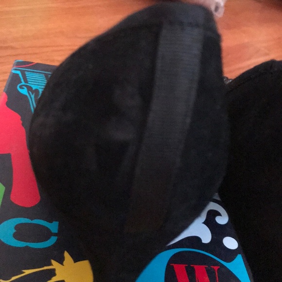 Black suede pumps with embellishment - Picture 4 of 8